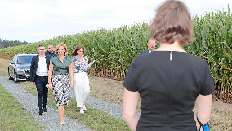 Landwirtschafts- und Ernährungsministerin Julia Klöckner besuchte am Donnerstag den Landkreis Kulmbach. Foto: Matthias Hoch
