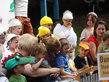 Eine Reise durch Münnerstadt und Umgebung unternahmen die Kindergartenkinder aus Reichenbach beim jährlichen Kindergartenfest. Fotos: Arnold Nöth