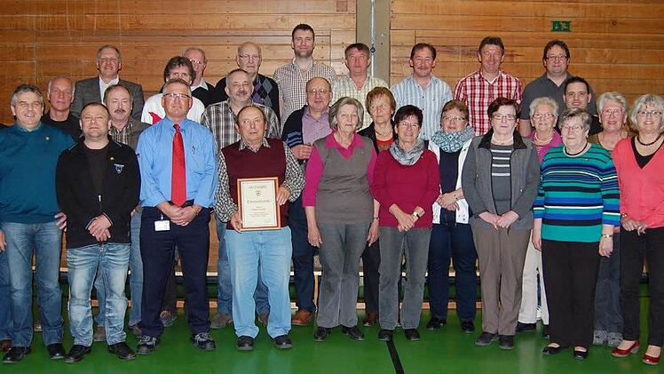 Der FC Frankonia Thulba ehrte zahlreiche treue und verdiente Mitglieder des Vereins. Foto: Günther Straub
