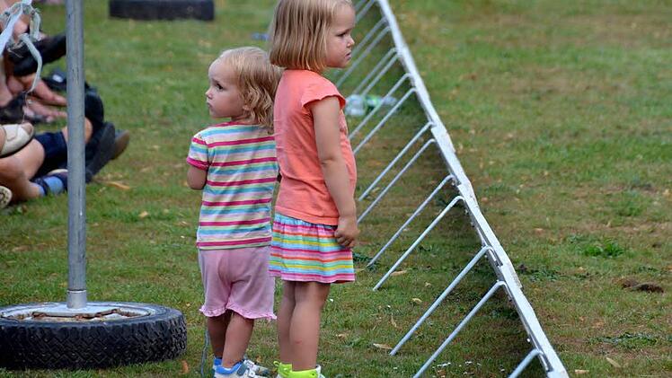 Bei der Quadrille des Reitervereins im Luitpoldpark.  Foto: Peter Rauch