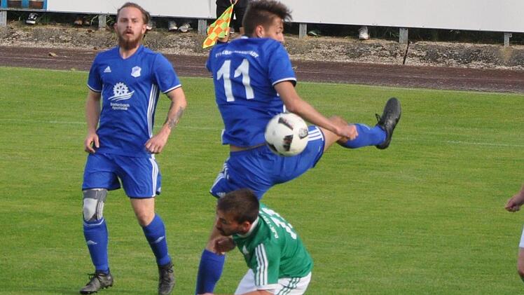 Trotz gr&ouml;&szlig;ter Spr&uuml;nge kam der TSV Ebermannstadt um Tobias Ziegler (Nr. 11) im Relegationsspiel gegen Kersbach in der Vorsaison nicht ins Ziel. Am Ende stieg die DJK durch das 2:1 in die Kreisliga auf.    Nun unternimmt Ebs einen neuen Anlauf, am Samstag steht das Topspiel gegen Langensendelbach an. Leo H&uuml;hnlein
