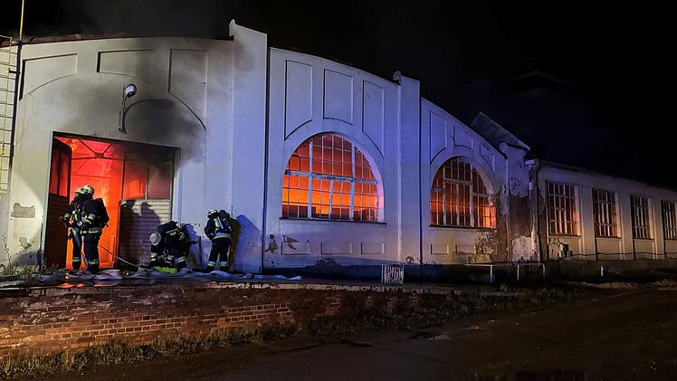 Mainleus: Schon wieder Brand in Mordhaus-Straße - 180 Feuerwehr-Kräfte im Einsatz