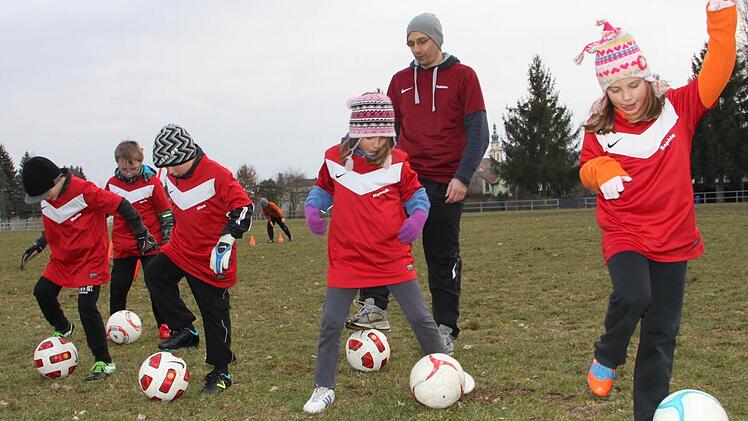 Wie die Fußball-Knirpse aus Stadtsteinach und Untersteinach spielen ab nächster Woche die Kulmbacher F2-Junioren in der Fair-Play-Liga ohne Schiedsrichter und ohne Tabelle. Foto: Stephan Tiroch