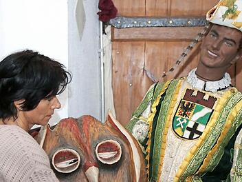 Die ersten Exponate f&uuml;r die Sonderausstellung "Die Narren sind los" sind schon im Schloss. Die Er&ouml;ffnung findet am 17. Januar statt.  Foto: Malz