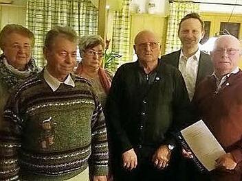 Ehrungen gab es beim VdK Schimmendorf/Danndorf. Im Bild (von links) Rosemarie Müller, Gerd Hans Oehrlein, Renate Hoffmann, Erwin Vogel, Bürgermeister Robert Bosch und Gert Hühnlein Foto: privvat