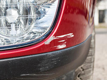 Parkrempler Unfall Schramme Auto