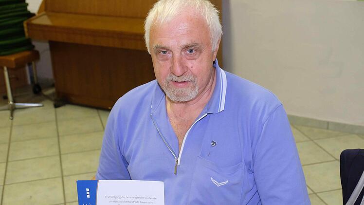 Peter Eichhorn wurde wegen seiner langjährigen Vorstandsarbeit  besonders geehrt. Foto: Gerd Schaar