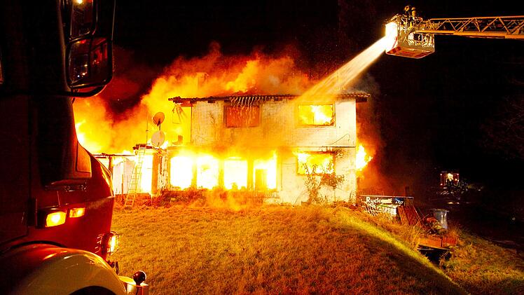 Wohnhaus in Barthelmesaurach gerät in Brand