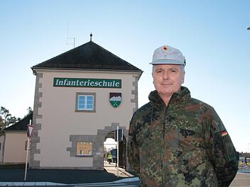 Standortälteste Stefan Josef Leonhard an der Hauptwache