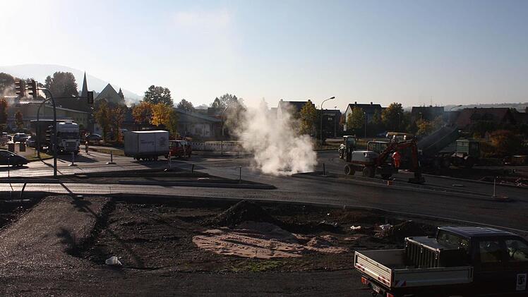 Die Erschließung des Gewerbegebietes Gries II in Unterrodach läuft auf vollen Touren. Foto: Löffler