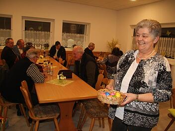 Die alte Vorsitzende Inge Winkler ist auch die neue: Bei der Jahreshauptversammlung zollten ihr die Mitglieder für den geleisteten Wiederaufbau des Schützenhauses größten Respekt. Foto: Sonja Adam