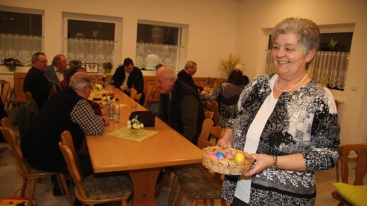 Die alte Vorsitzende Inge Winkler ist auch die neue: Bei der Jahreshauptversammlung zollten ihr die Mitglieder für den geleisteten Wiederaufbau des Schützenhauses größten Respekt. Foto: Sonja Adam