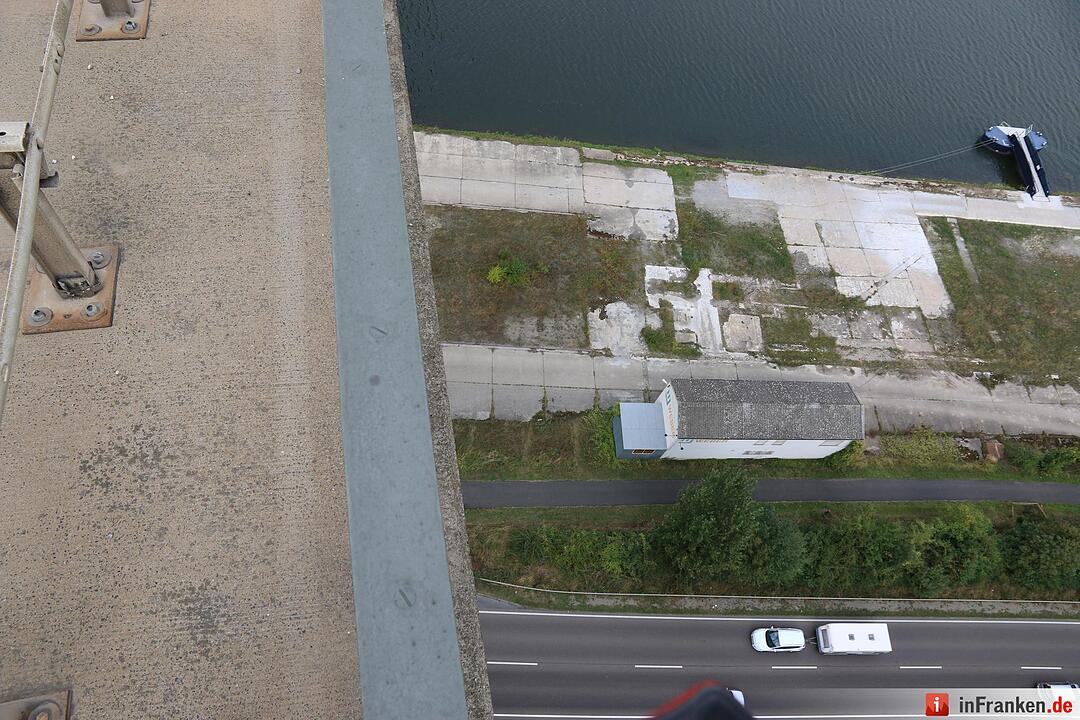 Drei Leichen unter Brücke bei Marktbreit