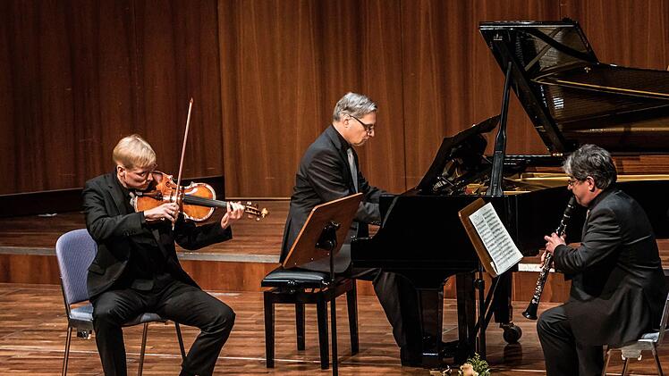 Das Coburger Kammertriobeeindruckte beim Konzert im Kongresshaus. Foto: Jochen Berger
