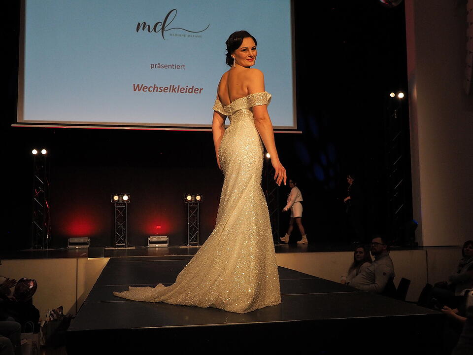 Inkl. Braut- und Festmodenschauen.