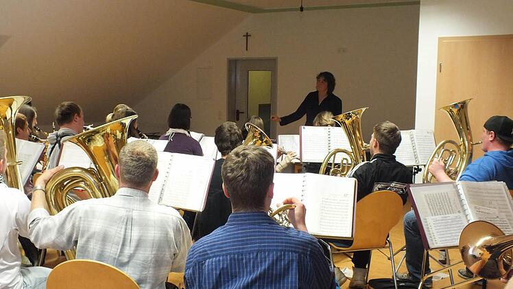 Erste Probe im neuen Übungsraum.