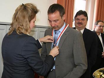 Michael Kraus hat die Silberne Bürgermedaille der Gemeinde Ludwigschorgast erhalten. Fotos: Sonja Adam