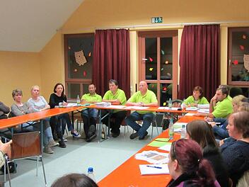 Über ein Plus in der Kasse des Johannisvereins e.V. Riedenberg freuten sich die Anwesenden bei der Generalversammlung im Kindergarten. Foto: Johannisverein Riedenberg