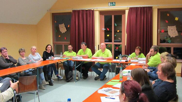 Über ein Plus in der Kasse des Johannisvereins e.V. Riedenberg freuten sich die Anwesenden bei der Generalversammlung im Kindergarten. Foto: Johannisverein Riedenberg