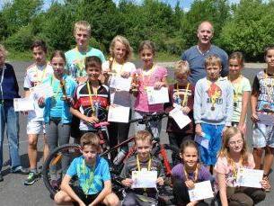 Unser Foto zeigt alle Sieger und Medaillengewinner.  Foto: Gaby Nürnberger