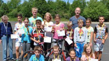 Unser Foto zeigt alle Sieger und Medaillengewinner.  Foto: Gaby Nürnberger
