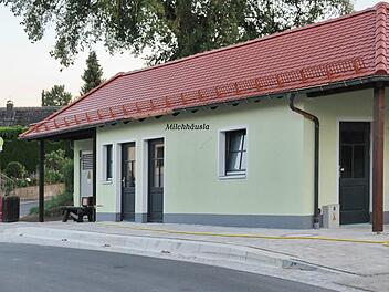 Die Haltestelle vor dem Milchhaus in Honings, die von den Bussen nicht angefahren wird. Foto: Karl Heinz Wirth