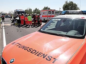 Die Helfer sind zuverlässig zur Stelle und nahe dran, um zu helfen. Oftmals eine harte Probe für die eigene Psyche. Foto: Symbolbild/Michael Will