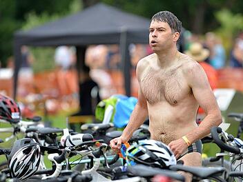 Nach dem Auftaktschwimmen ging es f&uuml;r die Teilnehmer beim Forchheimer Stadttriathlon auf dem Rad weiter, ehe der abschlie&szlig;ende Lauf anstand. Picturedreams