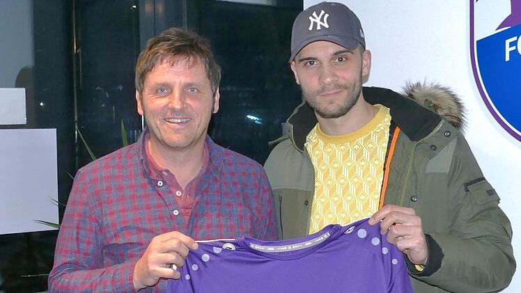 Da strahlt der Trainer: FCE-Coach Michael Hutzler (l.) und Sommerneuzugang Christopher KettlerDorsch