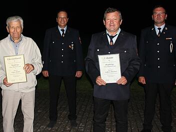 Ehrungen: Franz H&auml;mel (von links), 2. Vorsitzender Harald Umkehr, Andreas B&uuml;chner und Vorsitzender Torsten B&uuml;chner.