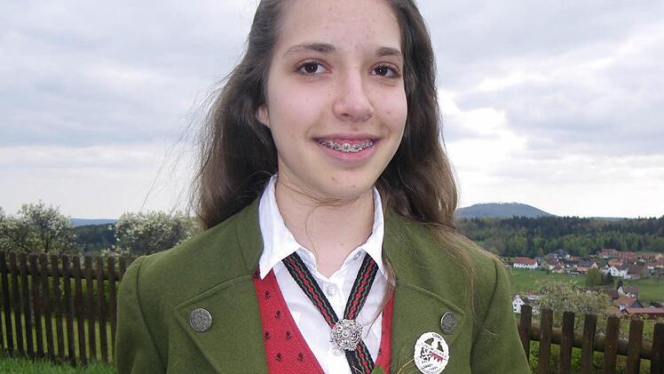 Fabienne Fischer freut sich über das Silberne Leistungsabzeichen. Sie spielt in der Kapelle die Querflöte. Foto: Regina Rinke