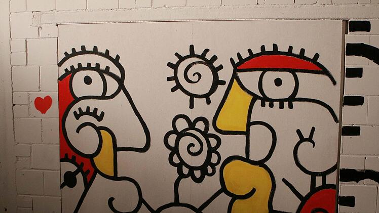 Der New Yorker Pop-Art-Künstler Billy The Artist lockte zahlreiche Besucher in die alte Pakethalle in Coburg. Foto: Jochen Berger