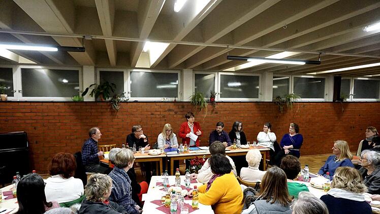 Vorsitzende Emilie Meier bei ihrem ausführlichen Rückblick und der Vorschau auf 2019