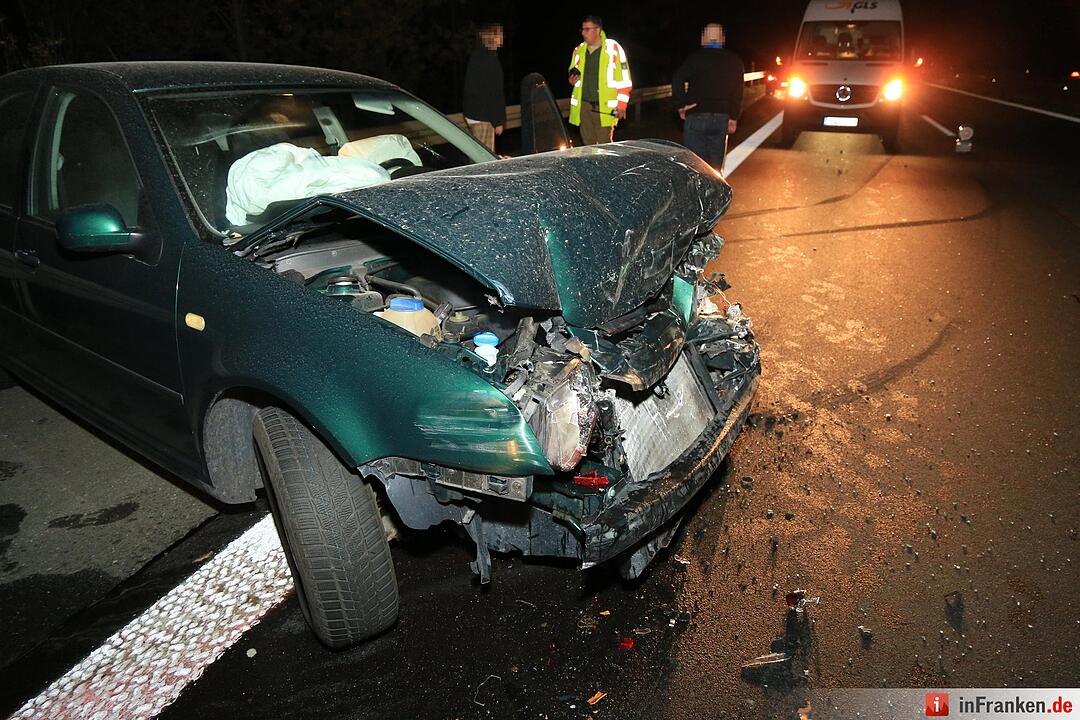 Sessel auf A73 sorgt für Unfall