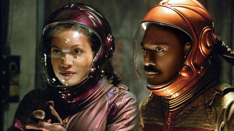 Kein Glück hatte Eddie Murphy auch mit "Pluto Nash": Die Sci-Fi-Komödie geriet zu einer Weltraum-Posse.