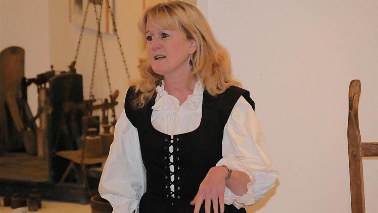 Elfriede Böck informierte als Müllersfrau über das historische Geschehen. Foto: Gerd Schaar