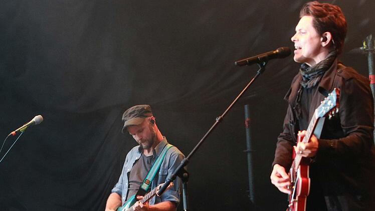 Umjubelter Auftritt: Michael Patrick Kelly fasziniert im ausverkauften Schlosshof von Tambach. Foto: Jochen Berger