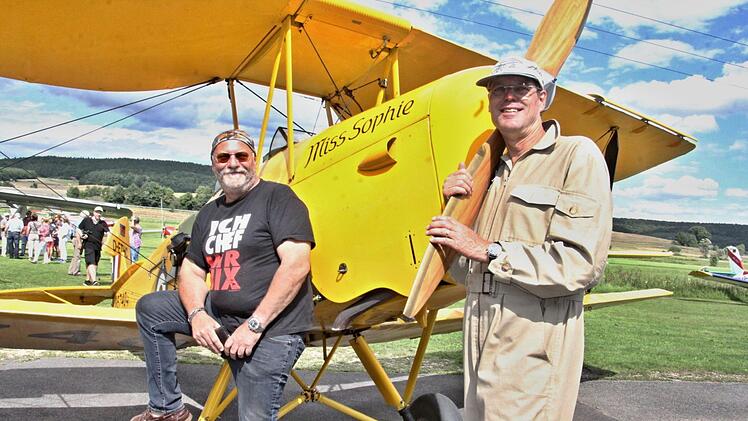 Beide sind stolz, Besitzer der "Miss Sophie" zu sein: Thomas Plödt und Claudio Stettner (von links)