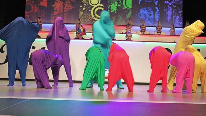 Die Gäste vom Teuschnitzer Kindergarten tanzten als "Colour Blobs".
