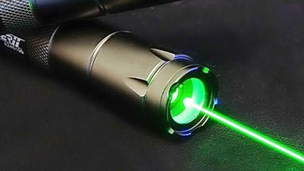Laserpointer sind nicht nur im Straßenverkehr gefährlich, sie können auch den Augen schaden.  Foto: Archiv