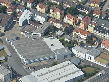 Blick aus der Luft auf das Firmengelände von Oeka im Laubanger Foto: Ronald Rinklef