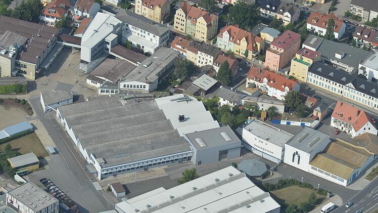 Blick aus der Luft auf das Firmengelände von Oeka im Laubanger Foto: Ronald Rinklef