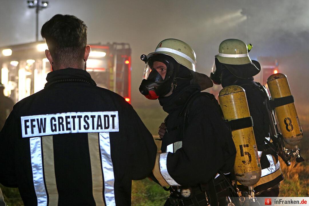 150 Strohballen gehen lichterloh in Flammen auf - Brandstiftung wahrscheinlich