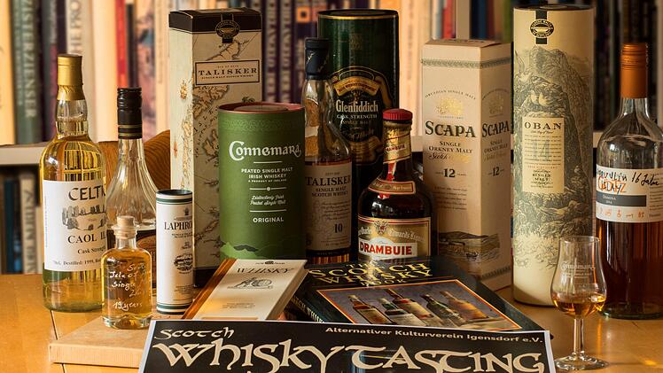 Der AKVI bietet in Pettensiedel Whisky Tasting unter fachkundiger Anleitung an. Foto: AKVI Moodbild Whiskytasting