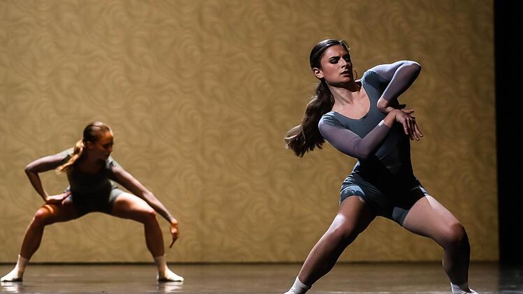 Moderne und klassische Bewegungssprache bietet der  Ballett-Abend "Drei Farben" am Landestheater Coburg. Henning Rosenbusch