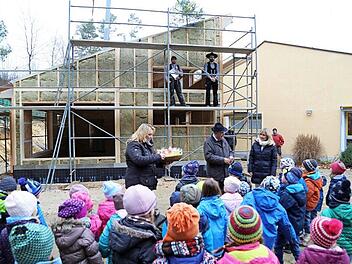 Der katholische Kindergarten St. Marien in Obertrubach wird erweitert. Fotos: Franz Galster