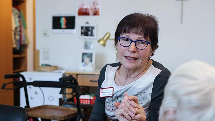 Nur für den anderen da sein: Marita Dippacher bei ihrer Arbeit im Elisabethenheim in Forchheim. Foto: Barbara Herbst