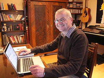 Alois Kotzer hat seinen Pfarrchor auf den Gemeindeseiten auf infranken.de bereits angelegt.  Foto: Sabine Memmel