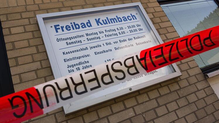 Laut Medienberichten bestätigt die Staatsanwaltschaft Bayreuth, dass beim Unglück mit zwei Toten im Freibad kein Fremdverschulden vorliege. Der gesperrte Bereich um Turm und Sprungbecken sei ausreichend gesichert gewesen. Foto: Nicolas Armer/dpa