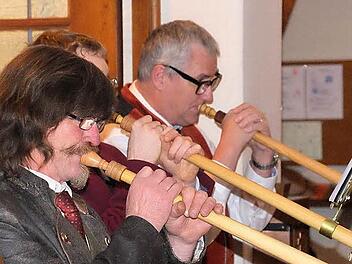Alphornbläser gestalteten das Konzert der Frauenschola mit. Fotos: Gerd Schaar